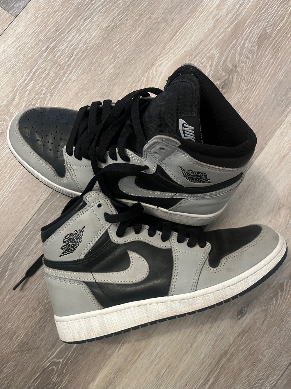 UNISEX, youth size 5.5 women’s size 7. Nike Air Jordan 1 High —